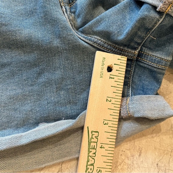 NWT Arizona Jean Co Shortie Shorts Mid Rise Cuff Medium Wash Junior Plus Size 21 - Picture 3 of 6